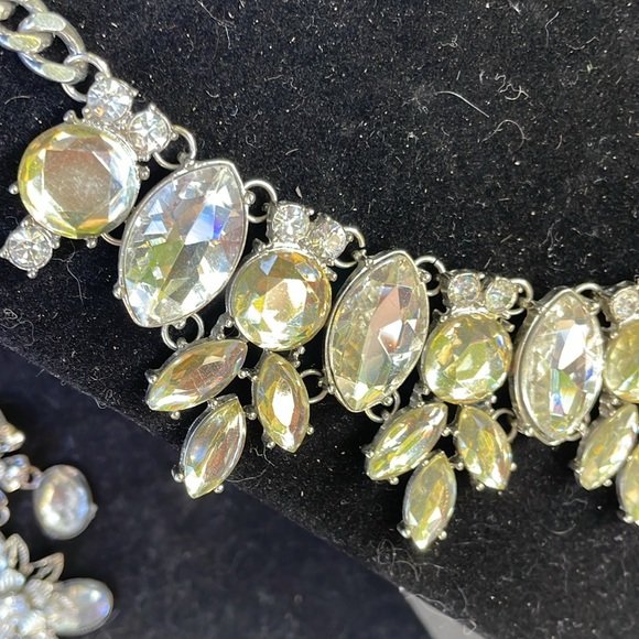 Elegant necklace just $20 - Picture 2 of 4